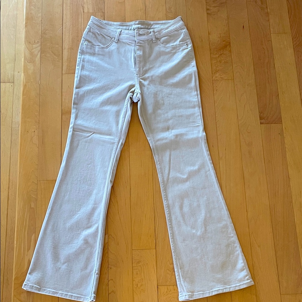 Divided Beige Jeans